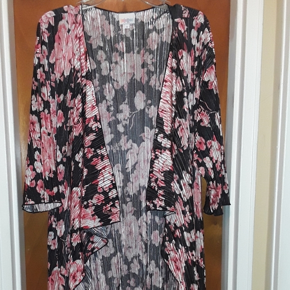 LuLaRoe Accessories - LuLaRoe Accordian Style Long Duster